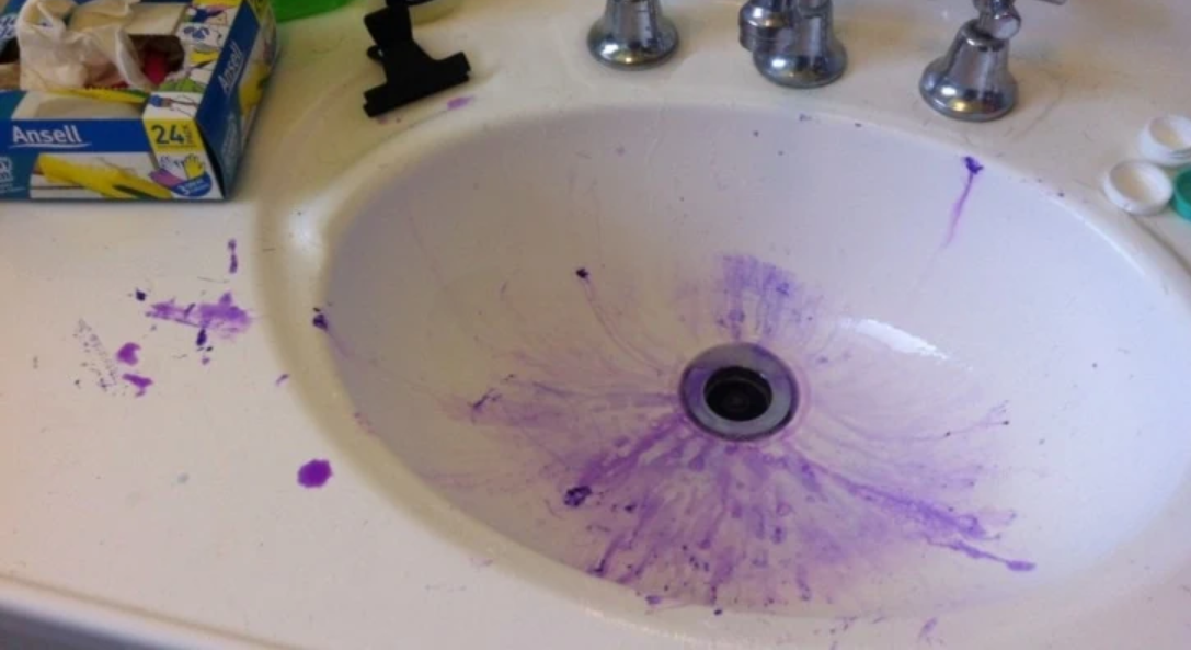 How-to-Get-Hair-Dye-Off-Sink?